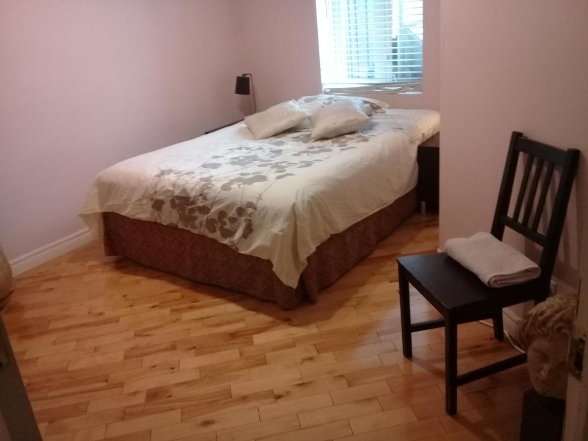 Pink Piano Homestay In A Funky Tiny To Share With Curtains As Dividers -- Aux Rideaux Chez L'habitant Montréal